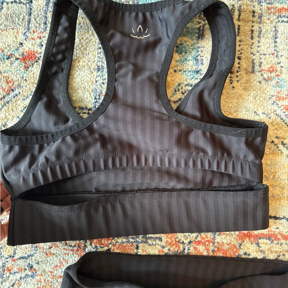 Beyond Yoga Black Striped Leggings - Picture 4 of 7